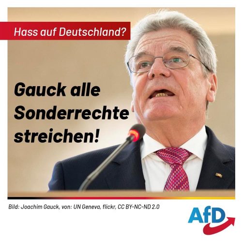 „Ich schäme mich, Deutscher zu sein.“ Das sagte Altbundespräsident Joachim Gauck kürzlich im Fernsehen. Zudem sei ihm die deutsche Sprache „verdächtig“, weil sie neben Goethe auch „Mordgier“ hervorgebracht habe. Sein Resümee daher: „Ich hasse und verachte das Land.“ Zugleich fiel Joachim Gauck in den letzten Jahren dadurch auf, die ihm zustehenden Sach- und Personalleistungen voll auszureizen. Er verfügt über neun Büros, die er nach seinen Vorstellungen umbauen ließ. Allein die Präsidententoilette schlug dabei mit 52.000 Euro zu Buche. Gauck kostet den Steuerzahler über eine halbe Million Euro pro Jahr. Er selbst erhält pro Monat rund 20.000 Euro. Dazu: „Altbundespräsident Joachim Gauck lebt auf Kosten der deutschen Steuerzahler, ohne eine bestimmte Leistung erbringen zu müssen. Er sollte sich daher demütig und dankbar zeigen. Selbstverständlich dürfen wir zudem von unseren Bundespräsidenten erwarten, dass sie sich mit Deutschland identifizieren können. Wenn das nicht der Fall ist, muss es Konsequenzen geben. Gauck sollten alle Sonderrechte gestrichen werden. Wer sich derart despektierlich über sein Land äußert, darf keine Rundumversorgung erwarten. Ich möchte darüber hinaus anregen, die Altersbezüge und Kostenpauschalen für Altbundespräsidenten generell zu minimieren. Ein Pensionär braucht keine neun Büros und er käme auch mit der Hälfte an Ehrensold gut über die Runden.“ Bild: Joachim Gauck, von: UN Geneva, flickr, CC BY-NC-ND 2.0 (https://www.flickr.com/photos/unisgeneva/, https://creativecommons.org/licenses/by-nc-nd/2.0/)
